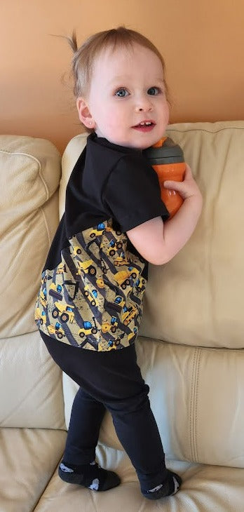 Chandail diagonal - Camions de constructions jaunes / Noir