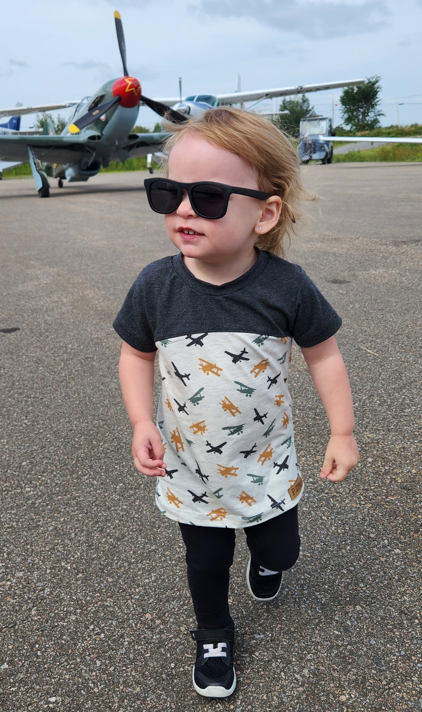 Chandail manches courtes - Avions et gris foncé 2 tons