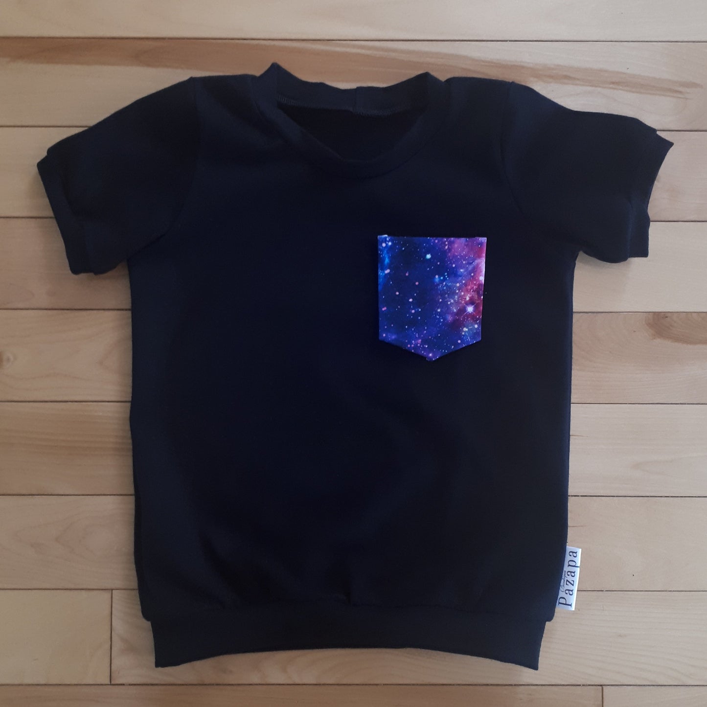 Chandail - Noir - Poche constellation mauve et rose
