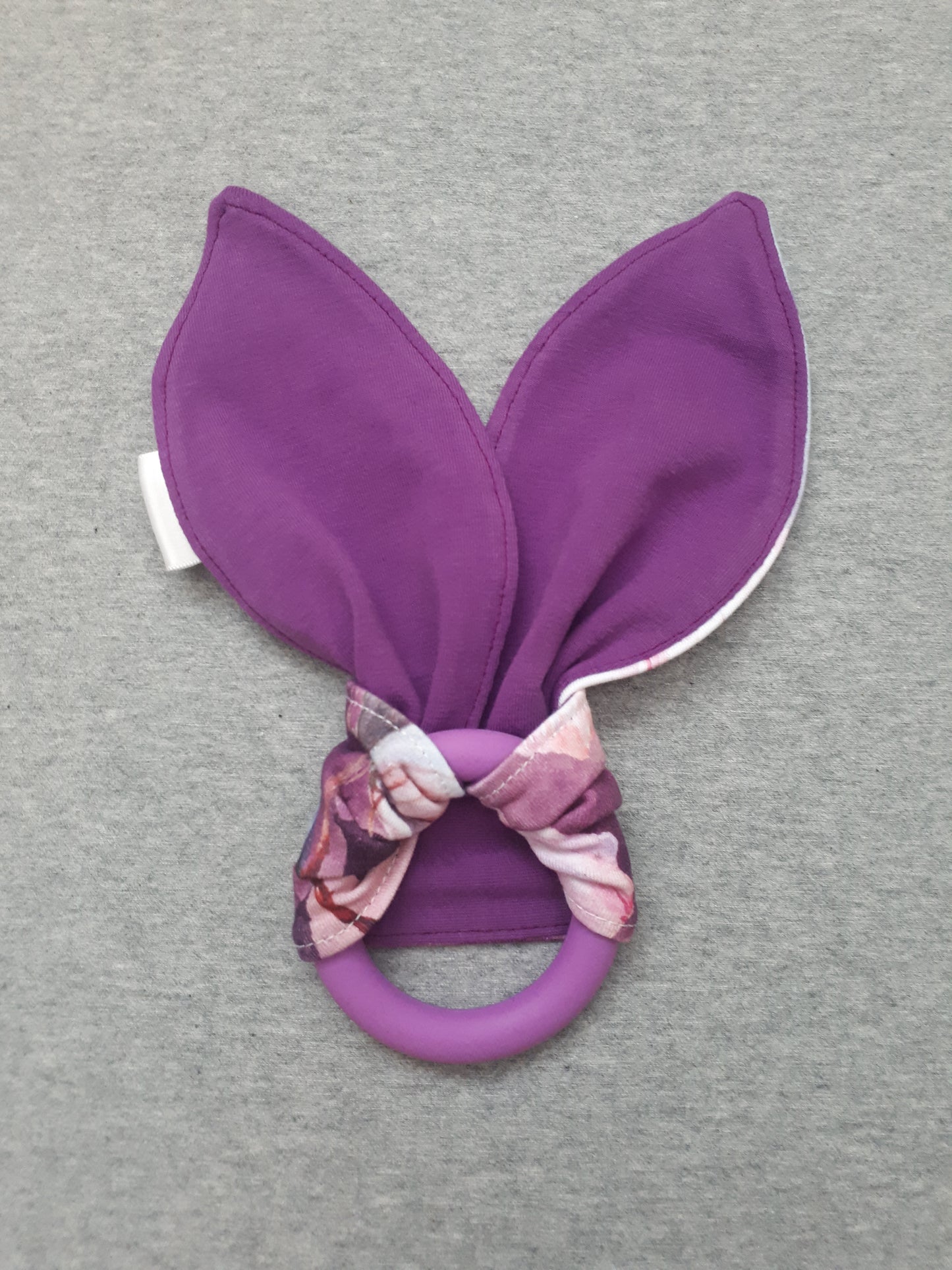 Prêt à partir - Hochet - Fleurs roses / mauve - Anneau mauve